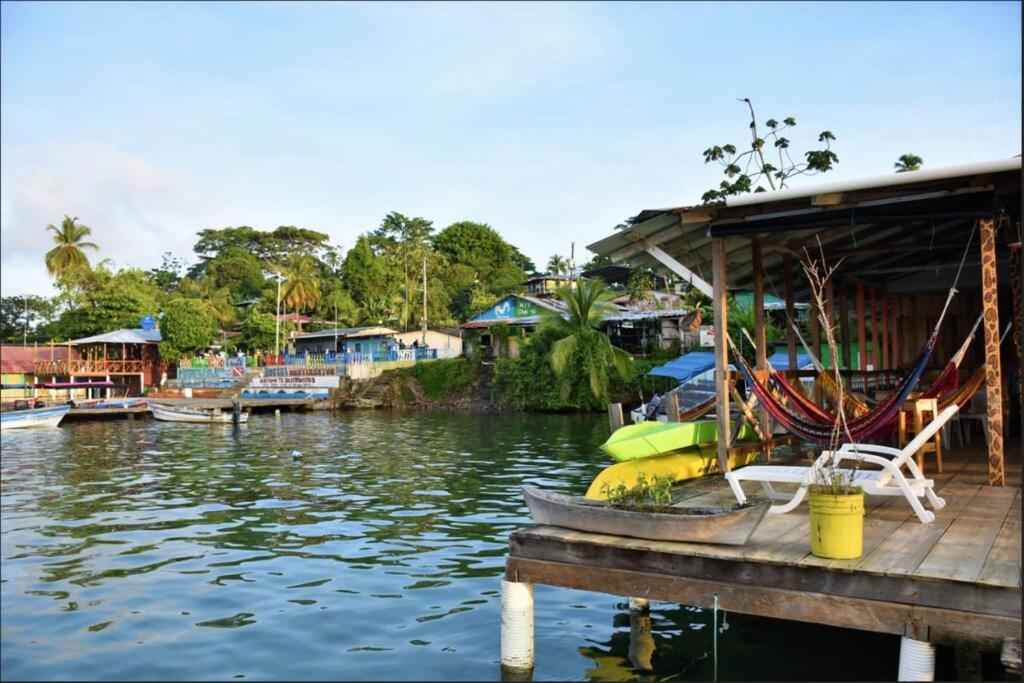 Hostel El Jaguar Bocas del Toro Exterior foto