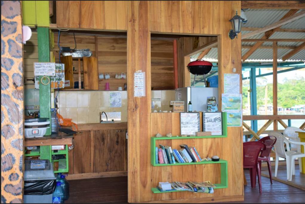 Hostel El Jaguar Bocas del Toro Exterior foto