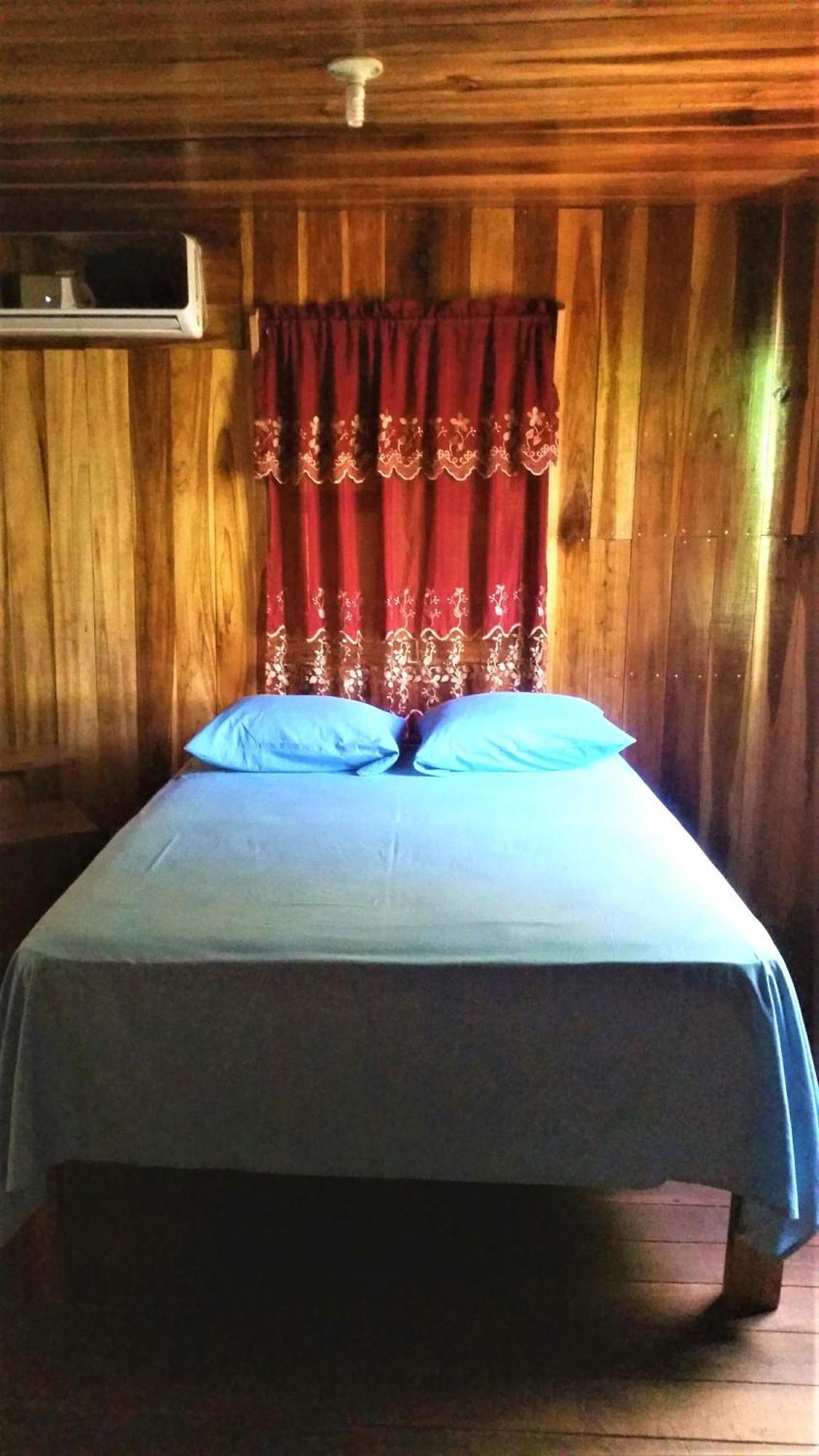 Hostel El Jaguar Bocas del Toro Exterior foto