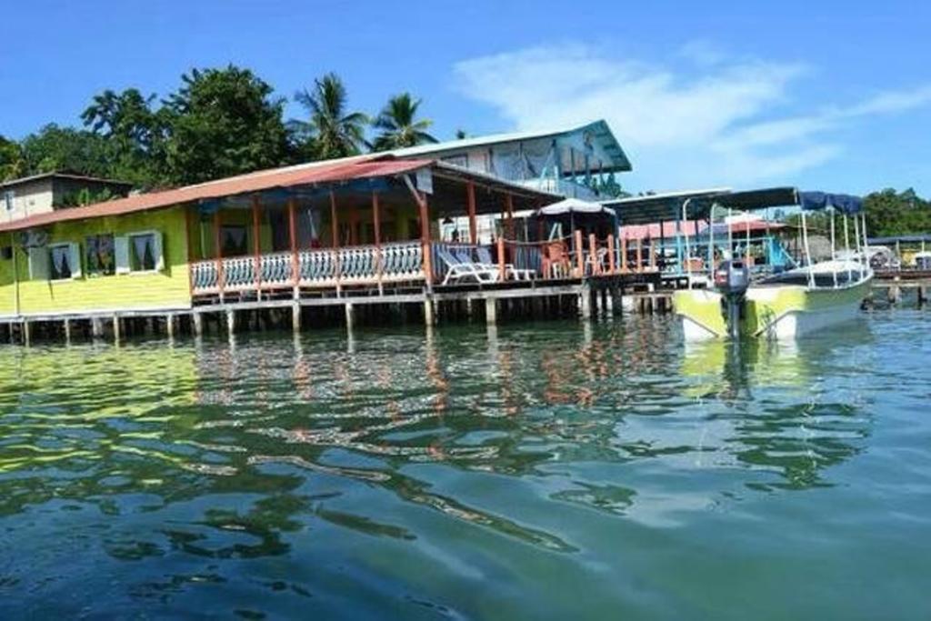 Hostel El Jaguar Bocas del Toro Exterior foto